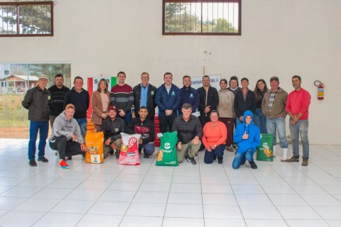 Produtores rurais de Morrinhos do Sul recebem sementes de milho gratuitas