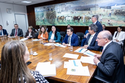 Famurs entrega a Alckmin pedido de apoio a setores gaúchos afetados pelo tarifaço dos EUA