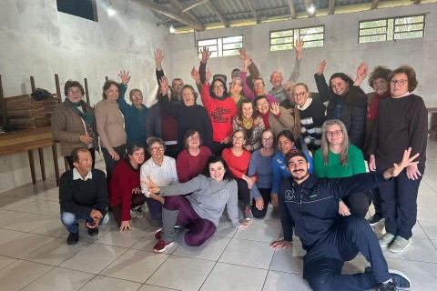 Prefeitura promove grupo de exercícios semanais na comunidade do Morro Azul