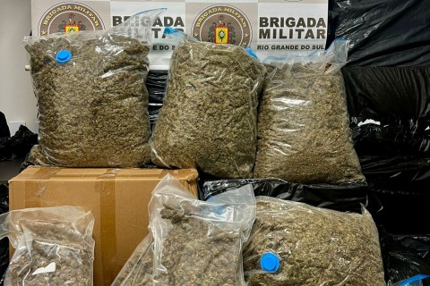 Brigada Militar faz a maior apreensão de drogas dos primeiros 45 dias de 2025 e prende três homens por tráfico em Tramandaí