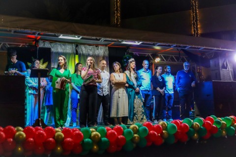 Noite de Natal diverte e emociona Três Cachoeiras