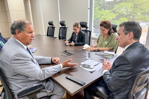 Ministro da Pesca se compromete em solucionar impasses no pagamento do seguro defeso