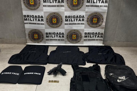 BM prende homem com arma e coletes balísticos em Capão da Canoa