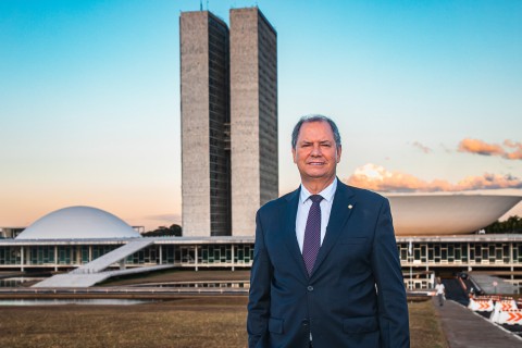 Sem celulares, recuperamos o sentido da escola, diz Alceu Moreira