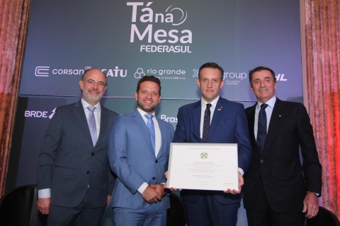 Deputado Guilherme Pasin é condecorado com a Ordem da Estrela da Itália