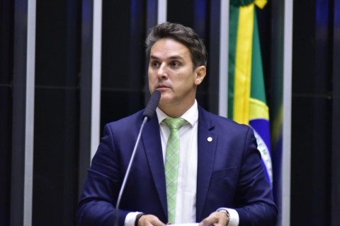 Liderada por Zucco, oposição impõe derrota histórica ao governo Lula e derruba aumento do IOF