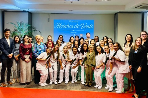 Faculdade Moinhos forma primeiras turmas de bolsistas do curso técnico de Enfermagem