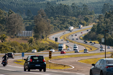 Semana do Réveillon deve movimentar quase 2 milhões de veículos pelas rodovias da CCR ViaSul
