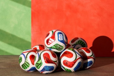A FIFA revela a bola oficial da Copa do Mundo da FIFA™ 2026: a TRIONDA