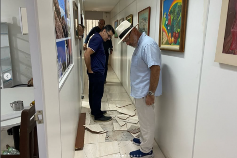Prefeitura de Torres é evacuada após rompimento de piso no 3º andar; laudo técnico garante segurança do prédio
