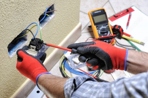 CEEE Equatorial orienta sobre revisão de instalações elétricas em casas de veraneio