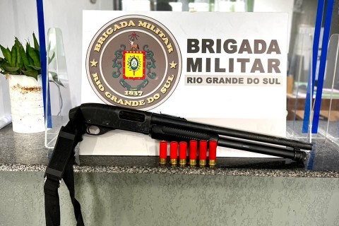 Brigada Militar prende homem com espingarda calibre 12 em Terra de Areia
