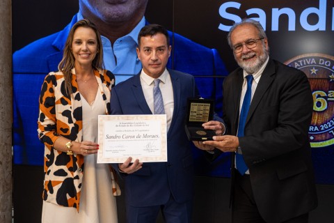 Deputado Victorino entrega Medalha da 56ª Legislatura ao secretário da Segurança