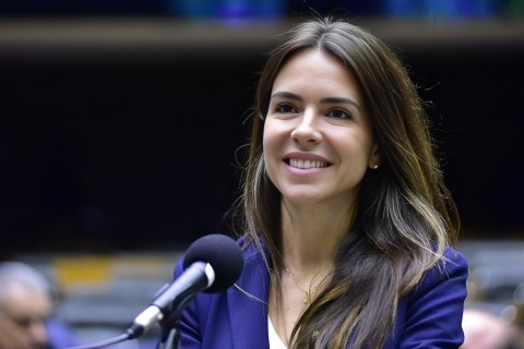 Any Ortiz destina R$ 150 mil para APAE de Tramandaí