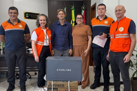 Três Cachoeiras recebe antena Starlink e gerador de energia para situações de emergência