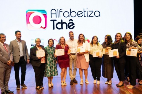 Governo do Estado premia 200 escolas destaques em alfabetização