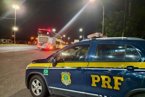 PRF aborda veículo argentino com 54 multas pendentes de pagamento em Osório