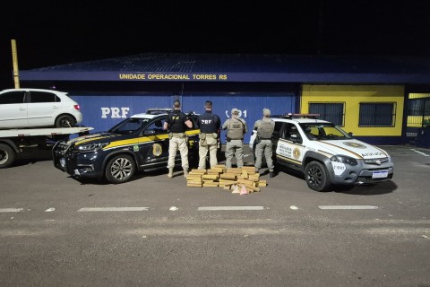 PRF prende homem com maconha e ecstasy em carro após fuga em Torres