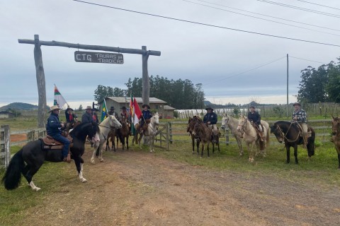 Após 12 dias de estrada, trio de heróis retorna a Três Cachoeiras com a Centelha da Tradição