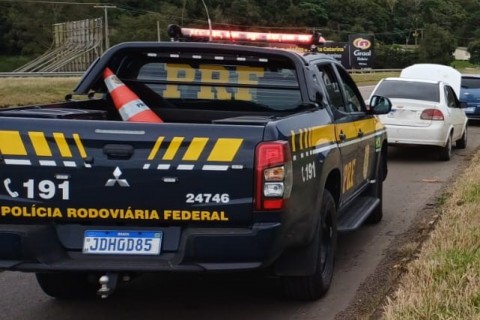 PRF faz apreensão de haxixe e vinho em Passo de Torres