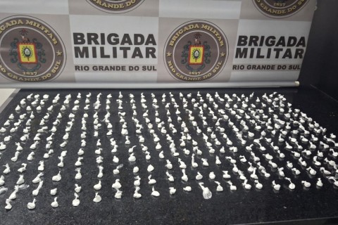 BM prende três pessoas e retira mais de 700 porções de drogas das ruas no Litoral Norte