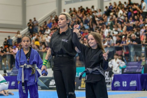 Atleta Mariah viaja para Itália e busca apoio para competir pelo European Kids