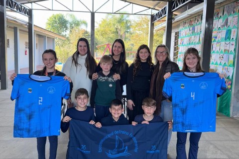 Escolas municipais recebem novos uniformes para participação no JERGS