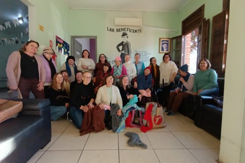 Clubes de Mães e Casa das Artesãs promovem ação solidária no Lar Dr. Paim Cruz