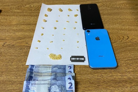 BM prende dois homens transportando arma e drogas em Osório