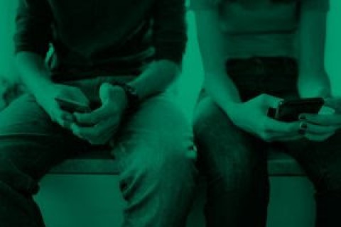 Novo levantamento mostra que mais da metade dos adolescentes brasileiros já sofreu violência sexual on-line