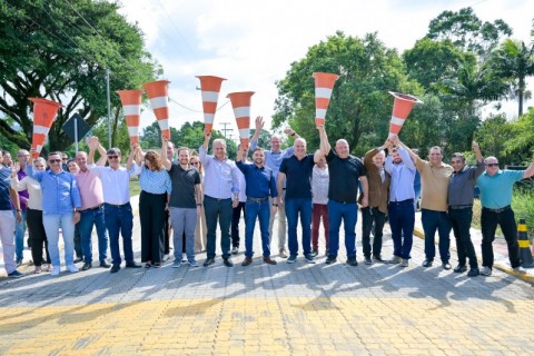 Gabriel Souza inaugura estrada com recursos do Estado em Terra de Areia, no Litoral Norte