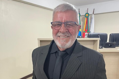 Três Cachoeiras homenageia João Valerim Silveira com título de Cidadão Emérito em sessão solene emocionante