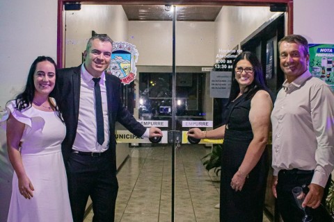 Prefeito Marcos Venicios e vice Leoni Felicidade tomam posse para novo mandato em Morrinhos do Sul