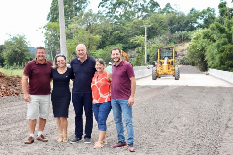 Deputado Luciano Silveira acompanha andamento da obra da nova ponte na ERS-494