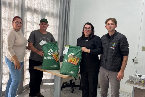 Três Cachoeiras inicia distribuição gratuita de sementes de milho para agricultores