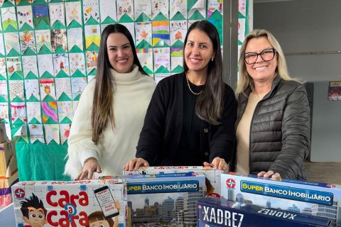 Alunos da rede municipal recebem jogos educativos que ampliam estratégias de aprendizado