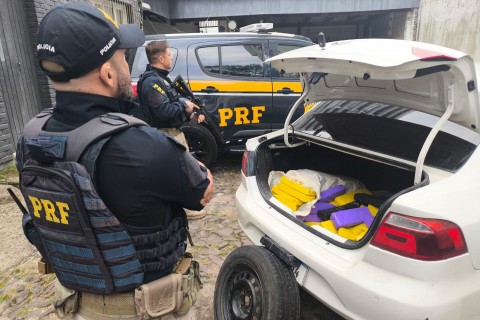 PRF prende traficante com 225 kg de maconha em Torres