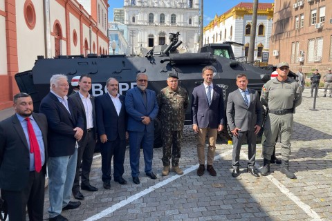 Deputado Victorino celebra a entrega de blindados Urutu para a segurança do RS